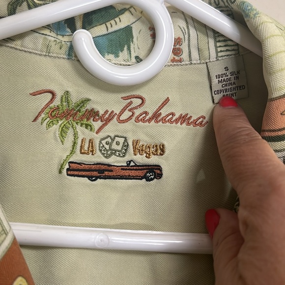 Tommy Bahama Las Vegas printed button up size S - Picture 2 of 4